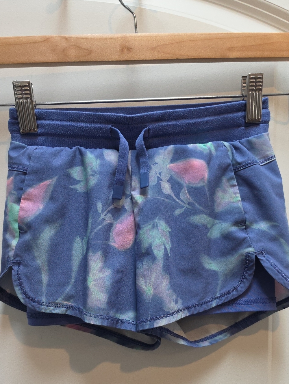 all in motion Floral Athletic Shorts in Blue & Pink Size XS (4/5)